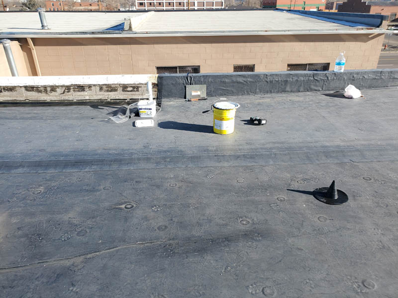 Commercial roofing company replacing flat roof